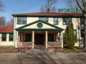 Gordon Beach Inn