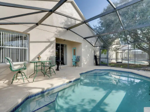 Sunlit Davenport Family Home w/ Lanai & Gas Grill!