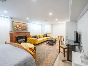 GLOBALSTAY Sunny Basement Brontë park