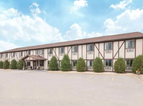 Super 8 by Wyndham Warroad