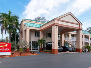 Econo Lodge Inn & Suites Clearwater Central