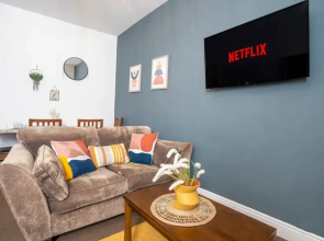 Spacious 3 Bed Flat-free Parking