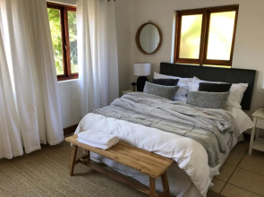 Studio@40: Stylish & modern 1 bedroom apartment.