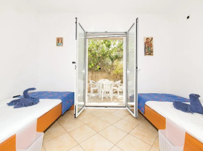 Awesome Home in Okrug Donji With Wifi and 6 Bedrooms
