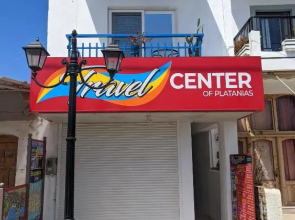 2-Bedroom Blue & White House with Garden and Beach