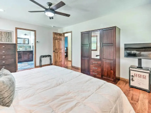 East Stroudsburg Home w/ Fire Pit & Private Pond