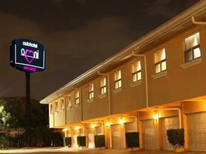 Omni Auto Hotel