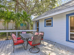 Lovely Cottage Near Downtown Stuart & Beaches