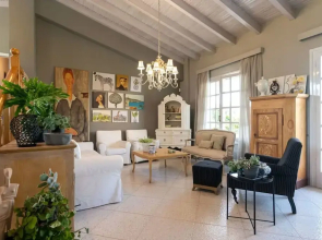 Serene Seaside Bliss - Lush Secluded Garden Oasis