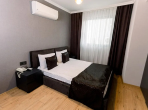 Tri̇o Hotel Airport