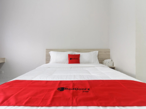 RedDoorz Apartment @ Dramaga Tower