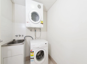 Cote D'Azur,  Unit 41/61 Donald Street