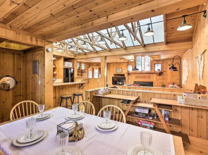 < 1 Mi to Heavenly Lifts: Tahoe Area Townhome!