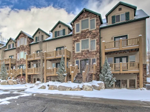 Ski, Hike & Relax: Eden Condo w/ Hot Tub Access