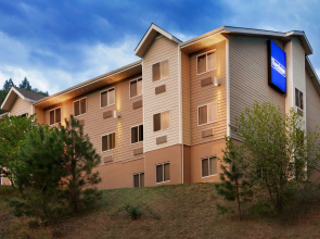 Travelodge by Wyndham Dunsmuir