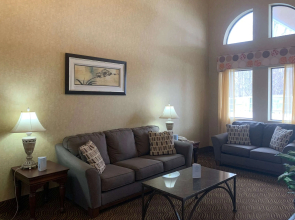 Super 8 by Wyndham Liverpool/Clay/Syracuse Area