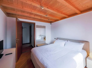 La Villa Suites - by MyHomeInComo