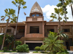 B Square Hotel