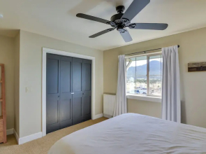 Buena Vista Vacation Home: Hot Tub, Mountain Views