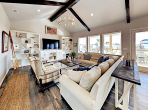 Canal-Front - 3 Br Home