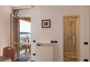 Modern apartment with balcony and sea view for 2 persons in Medulin