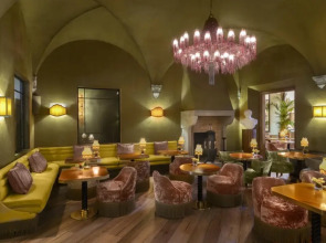 J And J Historic House Hotel