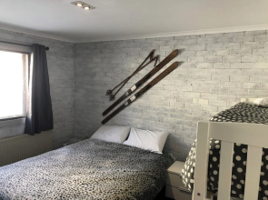 1 Bedroom Lawlers 24