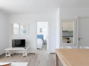 UHC Novelty Apartments