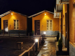 Monkey Mud Hostel And Camps