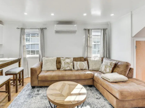2 Mi to Naval Base: Walkable Norfolk Retreat