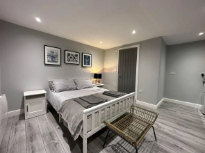 Luxury Detached Studio Apartment in Luton