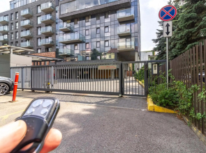 Center Apt, Covered Parking, Balcony, By Cohost