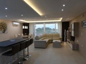 Wileg 4B Luxury Two Bedroom Apartment with Shared Swimming Pool.