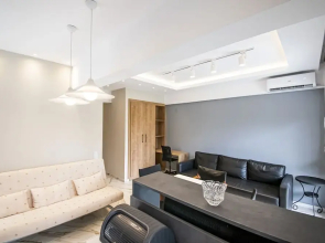 Eleni Seafront Apartment by Rentalspro