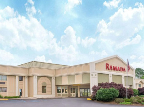 Ramada By Wyndham Whitehall/Allentown