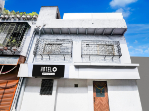 Hotel O Khar East Near Railway Station