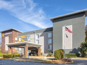 La Quinta Inn & Suites by Wyndham Atlanta Airport South