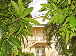 Poinsettia Villa Apartments