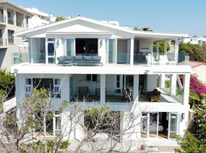 Dizzy Hill Villa with 270° Breathtaking Views. Pool + Patio