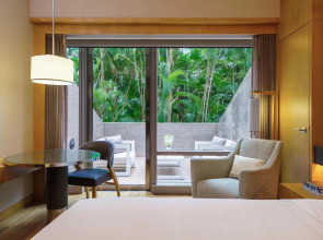 Renaissance Hong Kong Harbour View Hotel