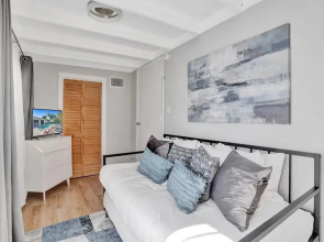 5BR with Heated Pool 5 min to Beach