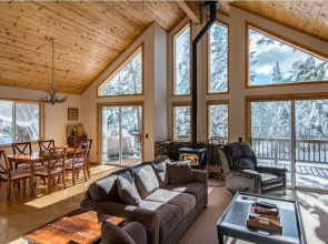 3BR Pine Forest House in Truckee Tahoe Donner by RedAwning