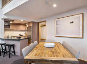 Lhotsky 3 Bedroom and loft with fireplace mountain views and 2 car spaces