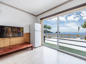 Yeosu Dangdangi Dog Family Pension Gold