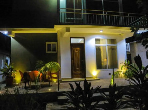 A gorgeous 2 bedroom condo with a king size bed