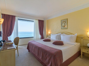 Palace Hotel - Sunny Day Resort