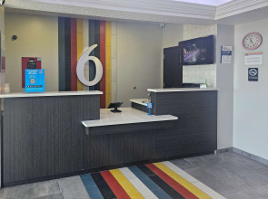 Motel 6 Sinton, TX