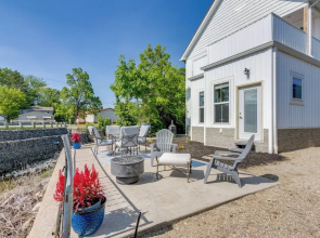 Steps to Buckeye Lake: Family-friendly Home