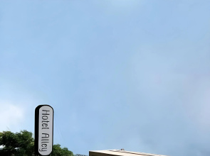 Hotel Alley