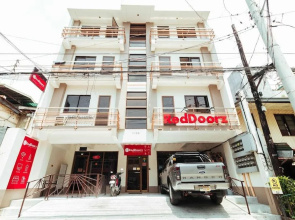 RedDoorz near Little Tokyo Makati